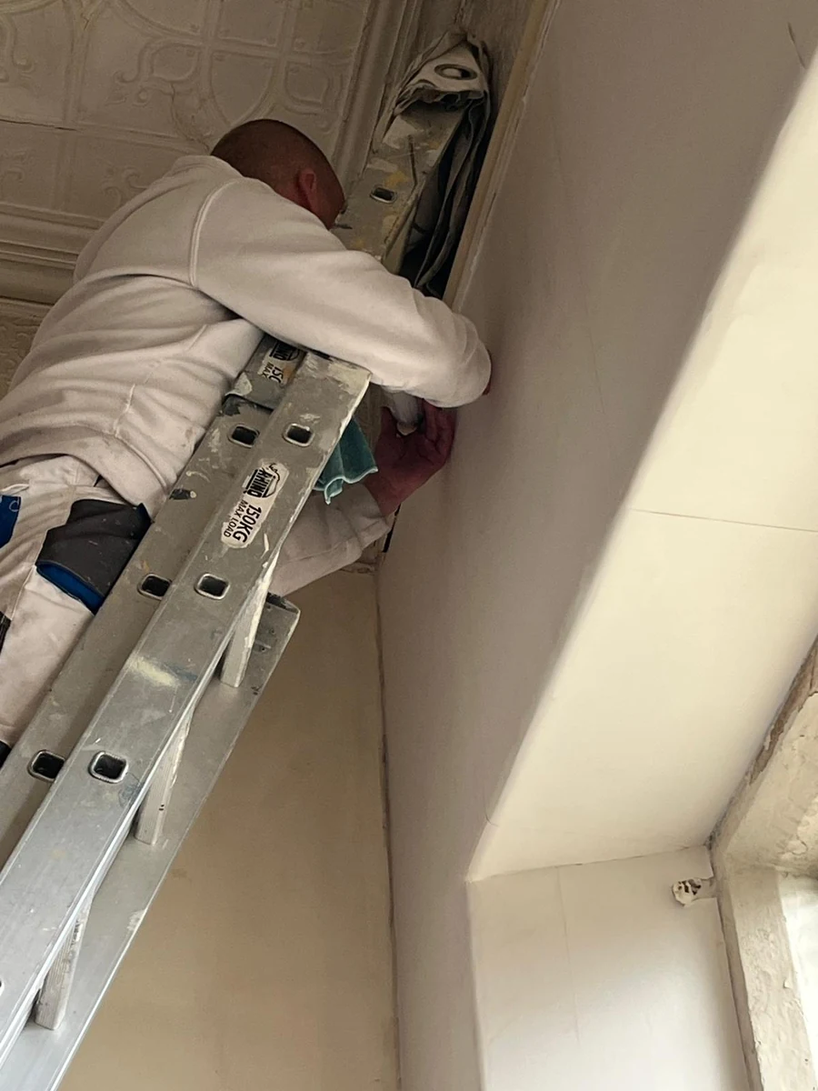 caulking-plaster-repairs-swansea-daffodil-decor Caulking and plaster repairs before a drop of paint, Swansea