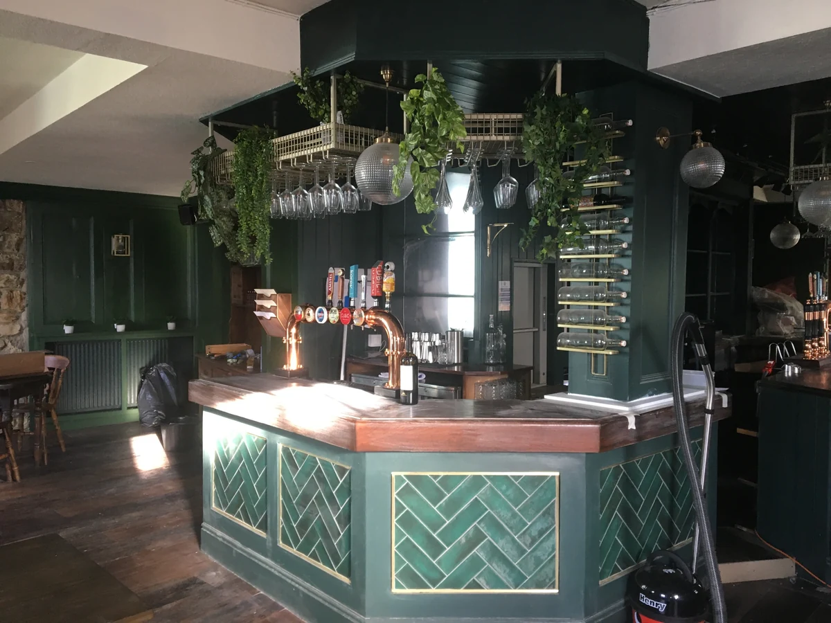 commercial-interior-pub-wooden-panelling-wallpaper-swansea-daffodil-decor-1 Pub bar with dark green painted panelling and tiled bar front