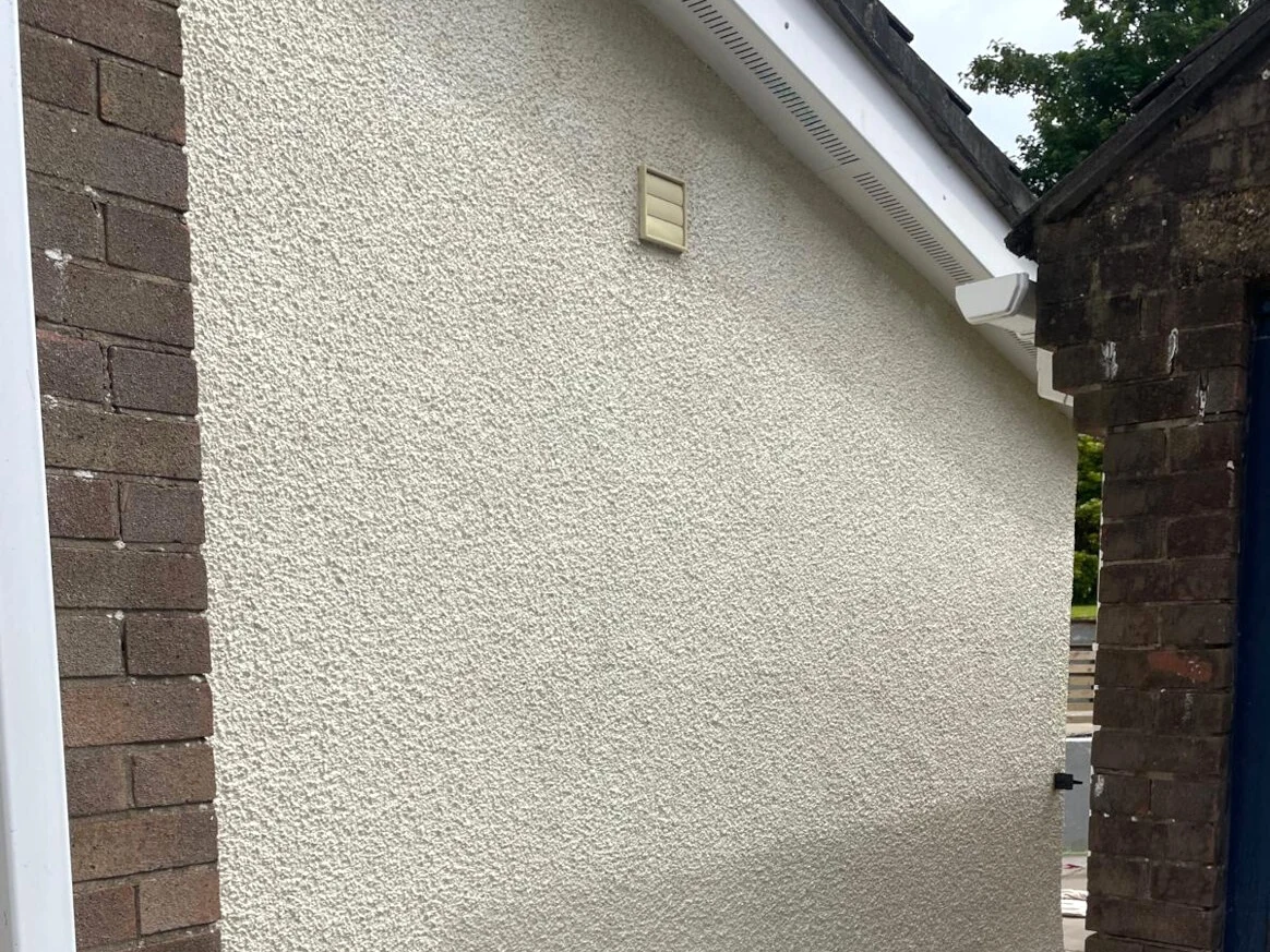 exterior-painting-painted-pebbledash-exterior-swansea-daffodil-decor Pebbledash painting in Swansea by Daffodil Decor, painted pebbledash exterior