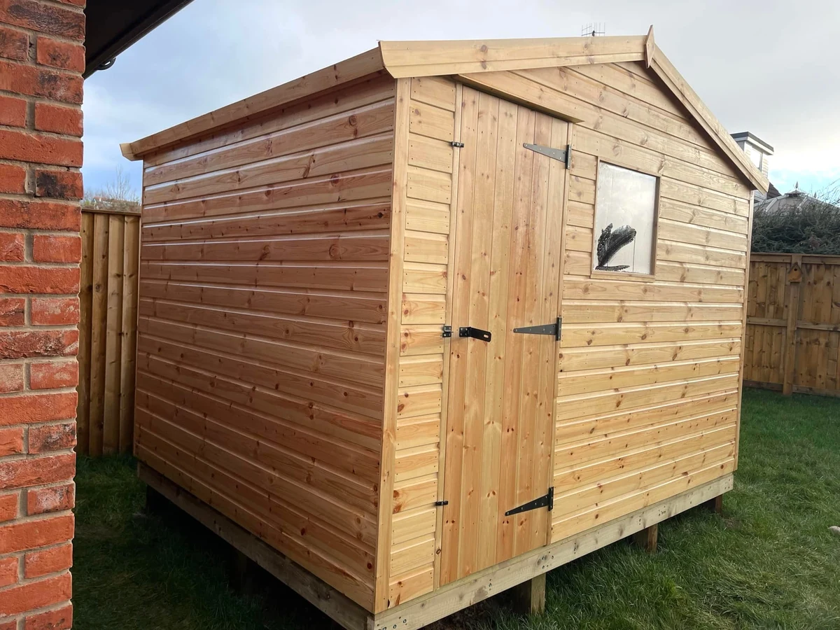 exterior-painting-white-painted-house-with-balcony-swansea-daffodil-decor White painted house exterior with balcony near Sketty by Daffodil Decor