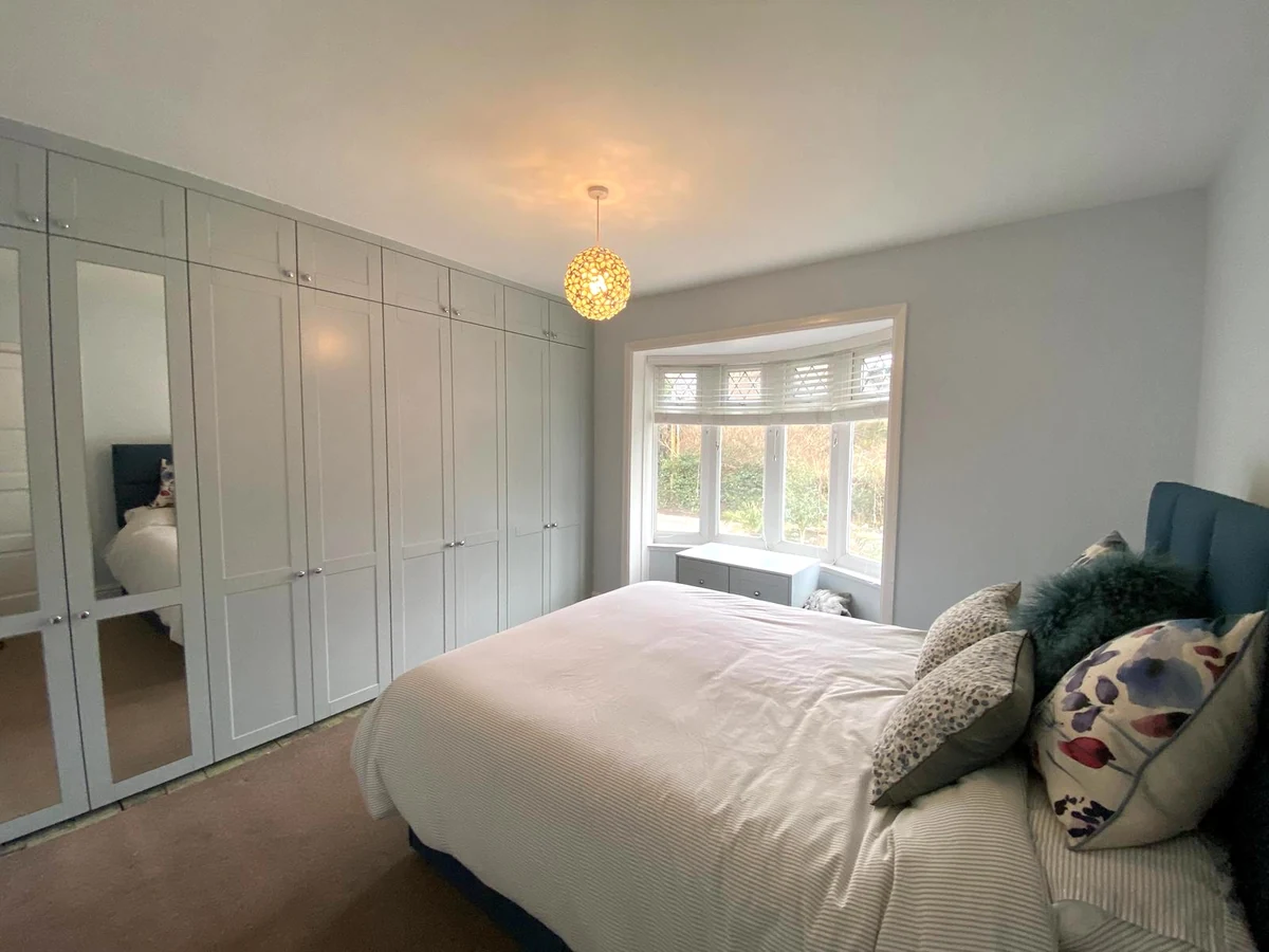 hallway-painting-white-walls-skirting-swansea-daffodil-decor Hallway painting with white walls and skirting in Waunarlwydd by Daffodil Decor