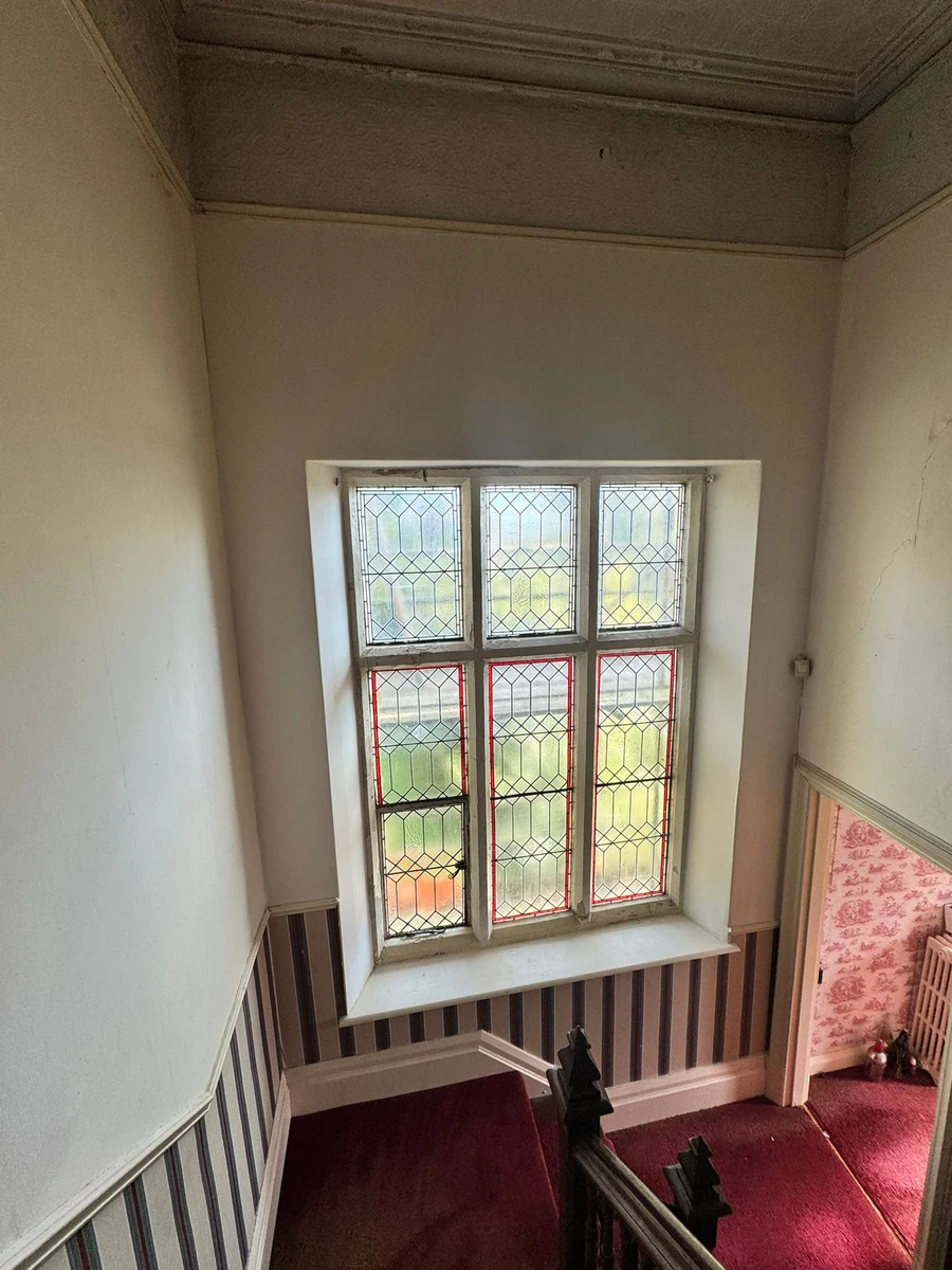 stained-glass-window-wall-painted-swansea-daffodil-decor clean lines around the original leaded glass, Swansea